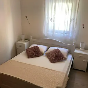 Vrdoljak Apartament Pag Town